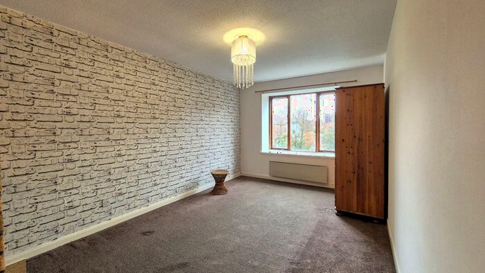 1 Bedroom Flat To Rent In Wayside Court, The Grove, TW7