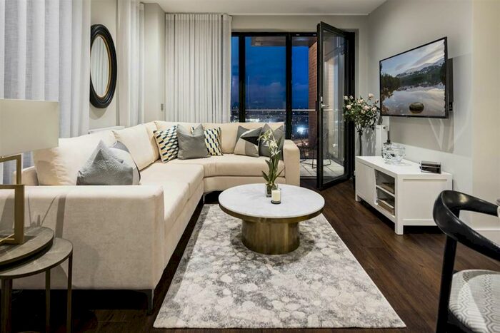 1 Bedroom Apartment To Rent In Avalon Point, Silvocea Way, E14