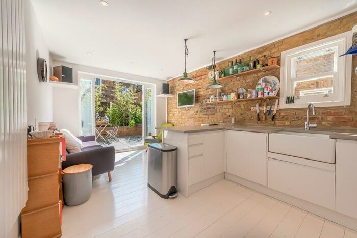 2 Bedroom Apartment To Rent In St Margarets Road, London, NW10