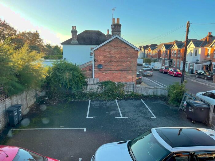 1 Bedroom Flat To Rent In Wimborne Road, Bournemouth, BH9