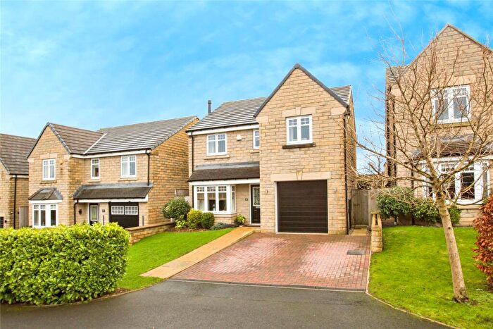 4 Bedroom Detached House For Sale In Pennine Avenue, Elland, West Yorkshire, HX5