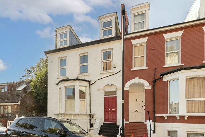 1 Bedroom Flat To Rent In Pendennis Road, London, SW16