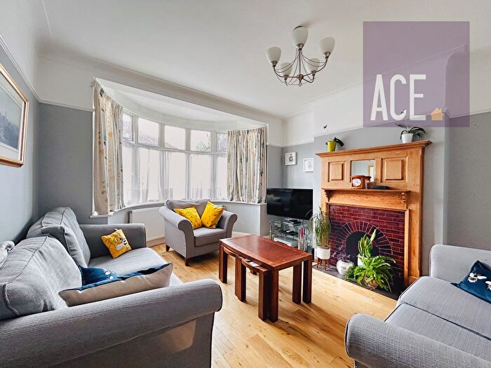 3 Bedroom Terraced House To Rent In Ferrymead Gardens, Greenford, UB6