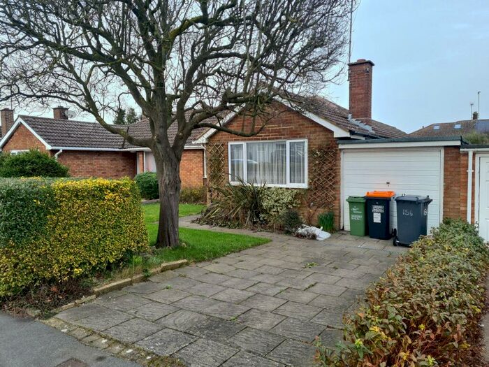 3 Bedroom Bungalow To Rent In Langdale Road, Dunstable, LU6