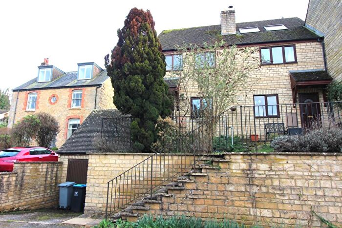2 Bedroom End Of Terrace House For Sale In Tanners Court, Charlbury, OX7