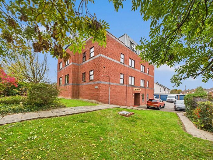 2 Bedroom Apartment For Sale In Hales Road, Cheltenham, Gloucestershire, GL52