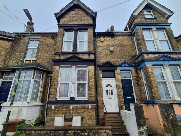 1 Bedroom Flat To Rent In Glencoe Road, Chatham ME4