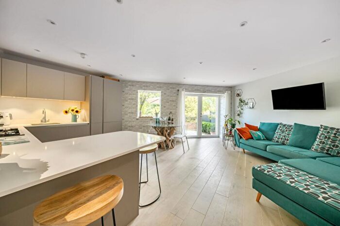 1 Bedroom Flat For Sale In Court Lane, Oaks View Court Lane, KT19