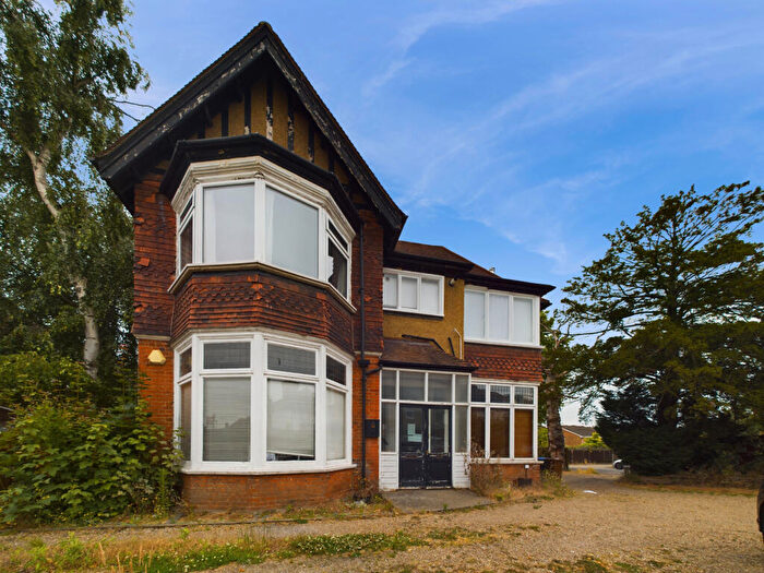 2 Bedroom Flat To Rent In Burnt Ash Lane, Bromley, Kent, BR1