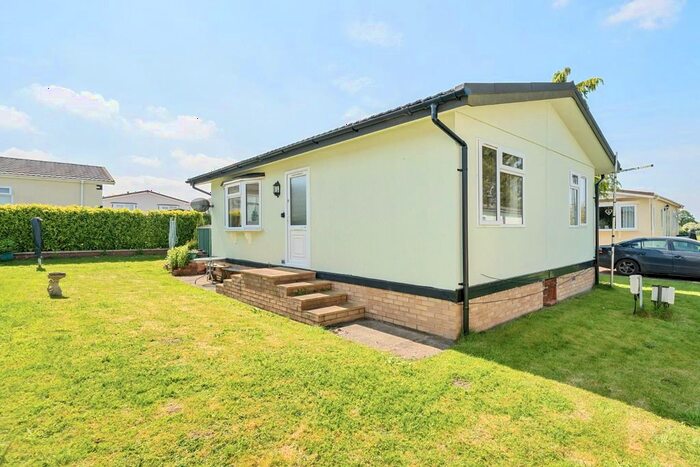 2 Bedroom Mobile/park Home For Sale In Greenacres Caravan Site, Spilsby Road, Horncastle, LN9
