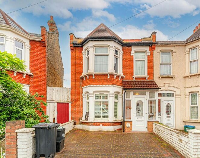4 Bedroom End Of Terrace House To Rent In Windsor Road, Ilford, IG1