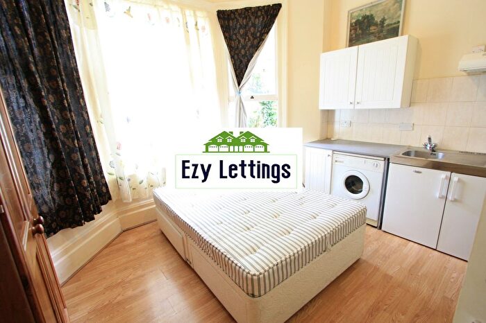 Studio To Rent In Riggindale Road, Streatham/Tooting, SW16