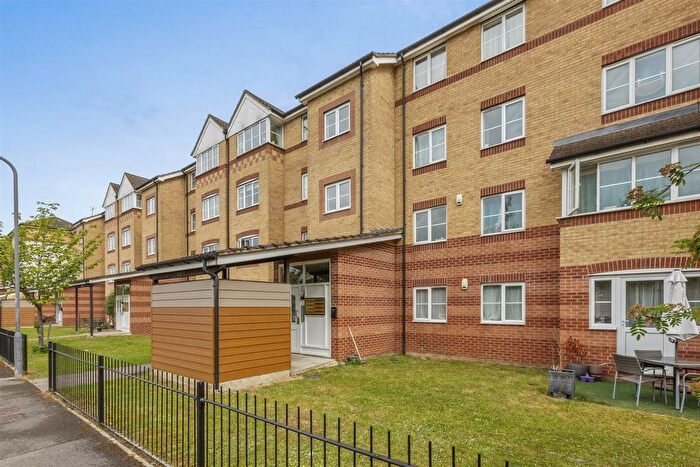 1 Bedroom Flat For Sale In Short Walk Of Town, High Wycombe, HP13