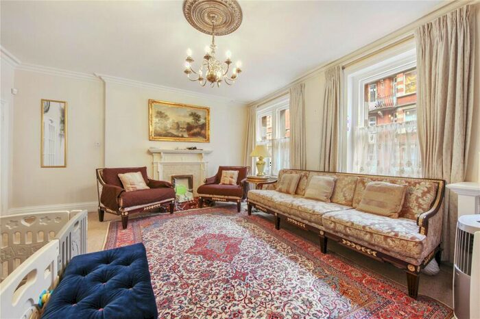 3 Bedroom Flat To Rent In Clarence Gate Gardens, Glentworth Street, NW1