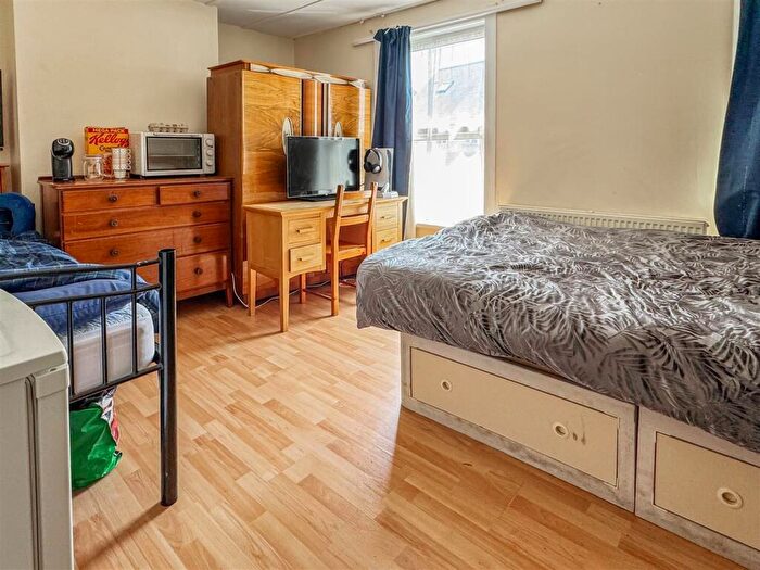 3 Bedroom Terraced House For Sale In River Road., Littlehampton, BN17