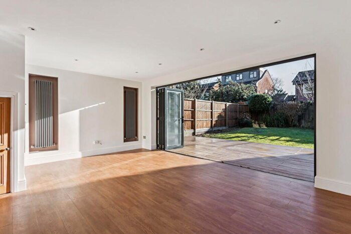 4 Bedroom Detached House For Sale In Drumaline Ridge, Worcester Park, KT4