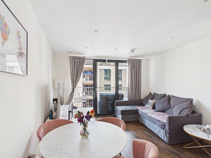 1 Bedroom Flat For Sale In Mill Mead, Staines-Upon-Thames, Surrey, TW18