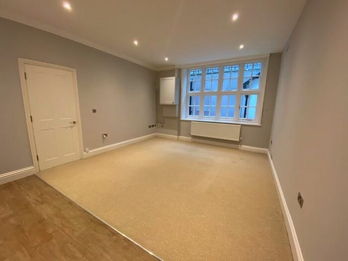 1 Bedroom Flat To Rent In Grand Avenue, Hove, BN3