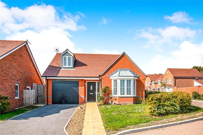 2 Bedroom Bungalow To Rent In Vaughan Close, Hartley Wintney, Hook, RG27