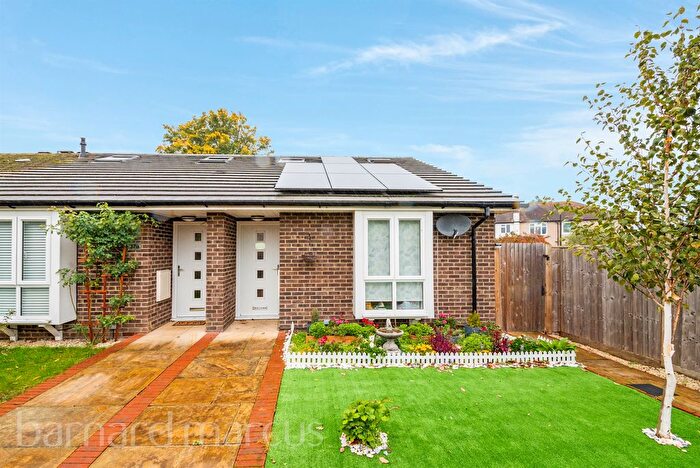 2 Bedroom Semi Detached Bungalow For Sale In Southwood Close, Worcester Park, KT4