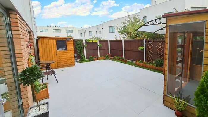 2 Bedroom Flat To Rent In Loftus Road, Barking, Essex, IG11