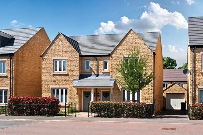 3 Bedroom Semi-Detached House For Sale In Chipping Norton, Oxfordshire, OX7