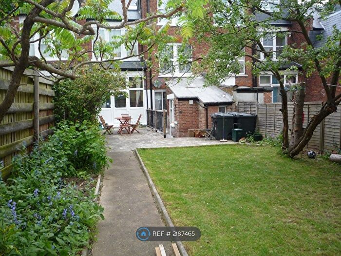 Studio To Rent In Muswell Road, London, N10