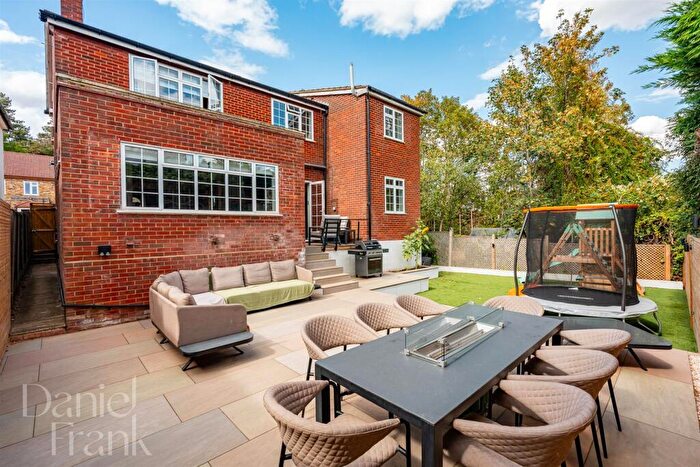 4 Bedroom Detached House For Sale In High Silver, Loughton, IG10