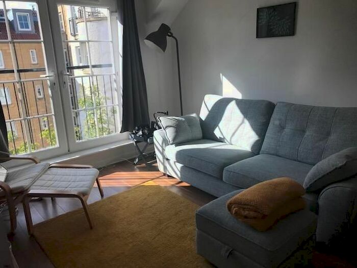2 Bedroom Flat To Rent In Giles Street, Edinburgh, EH6