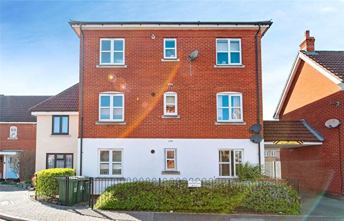 2 Bedroom Flat For Sale In Mary Rose Close, Chafford Hundred, Grays, Essex, RM16