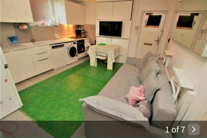 2 Bedroom Flat To Rent In Tomlins Orchard, Barking, IG11