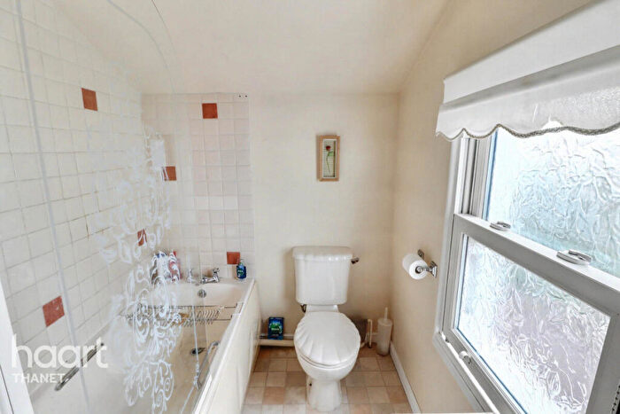 2 Bedroom Semi-Detached House For Sale In Beacon Road, Broadstairs, CT10