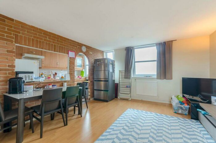 2 Bedroom Flat To Rent In Kingston Hill, Kingston Hill, Kingston Upon Thames, KT2