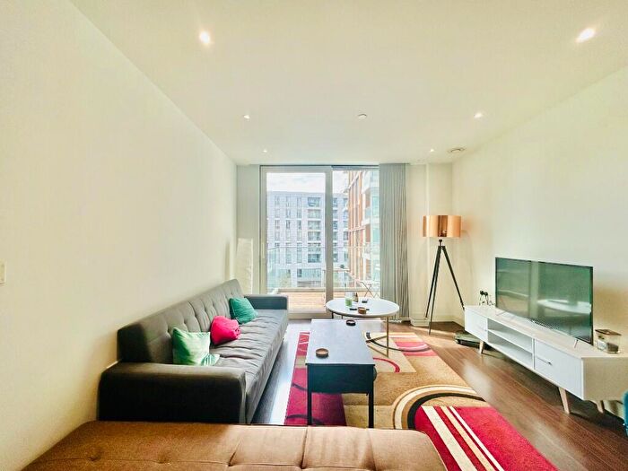 2 Bedroom Flat To Rent In Woodberry Down, London, N4