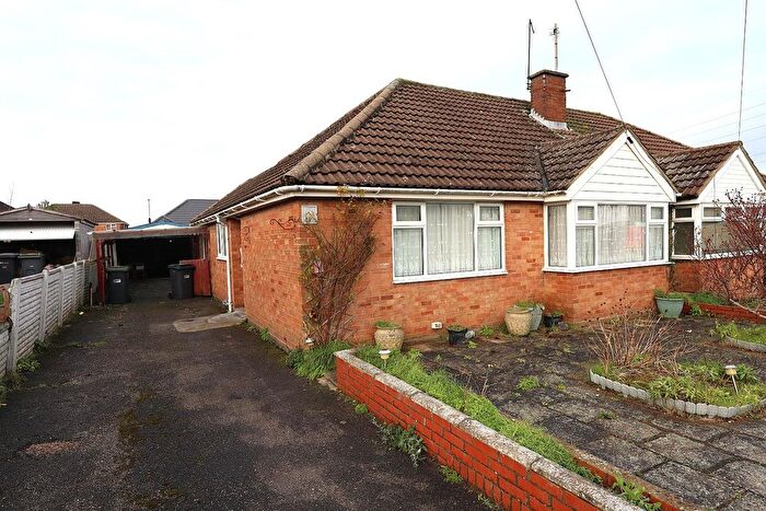2 Bedroom Semi Detached Bungalow For Sale In Ripley Road, Luton, LU4