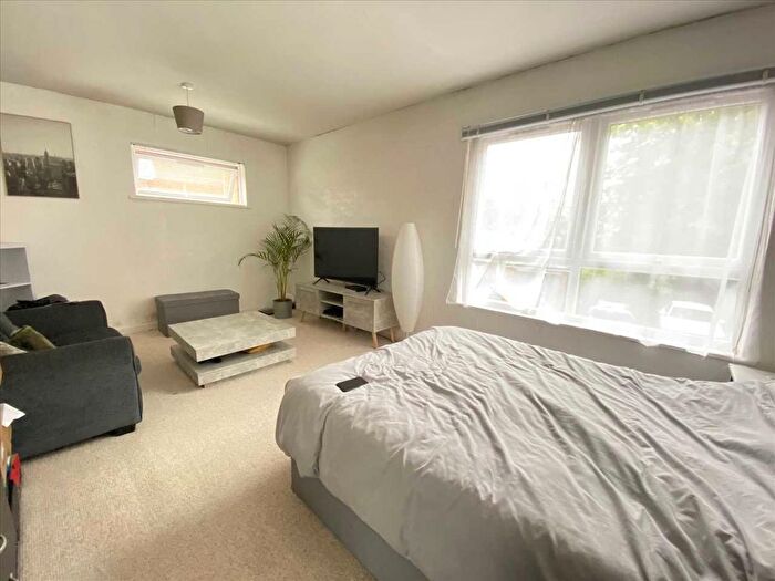 Studio To Rent In Beaulieu Court, Hillcroft Crescent, Ealing, W5