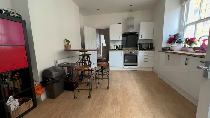 3 Bedroom Flat To Rent In Gilbey Road, London, SW17