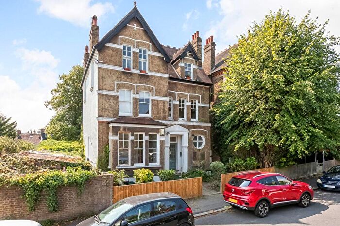 2 Bedroom Apartment For Sale In St Julians Farm Road, London, SE27
