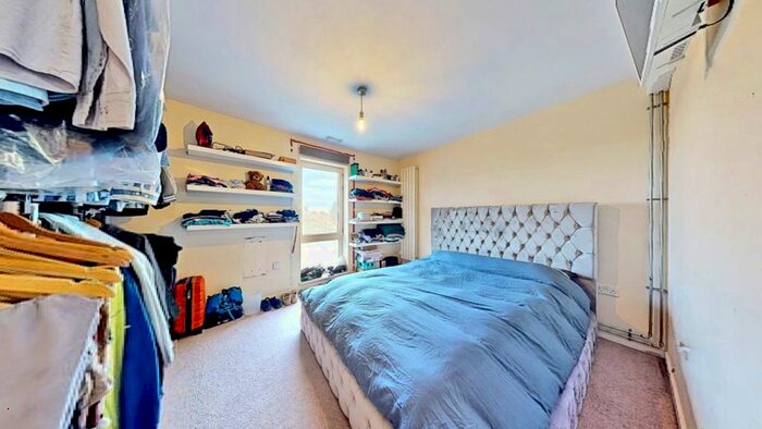 1 Bedroom Flat For Sale In Banstead Court, Westway, London, W12
