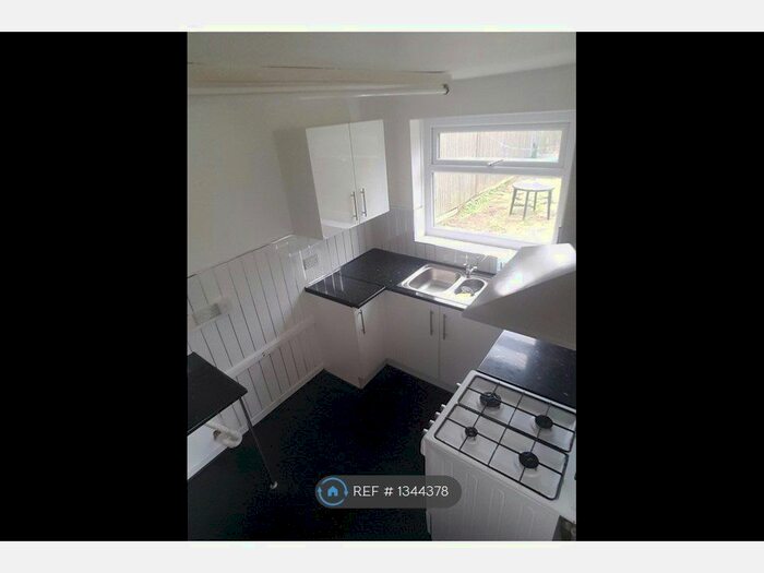 3 Bedroom Semi-Detached House To Rent In Henry Road, Birmingham, B25