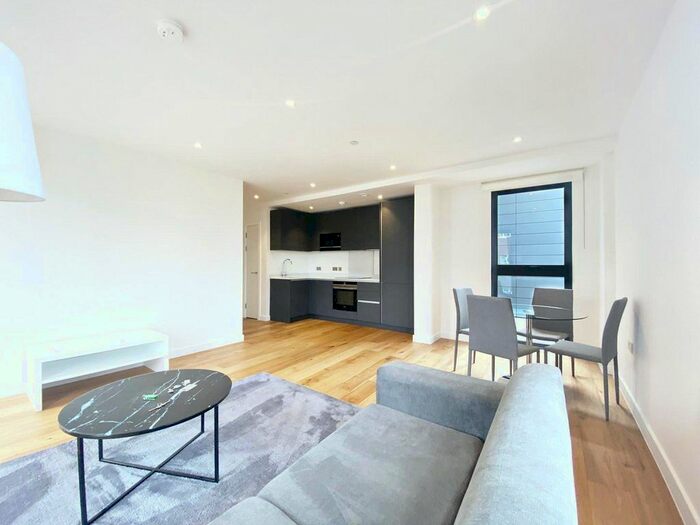 2 Bedroom Flat To Rent In Dock Street, London, E1