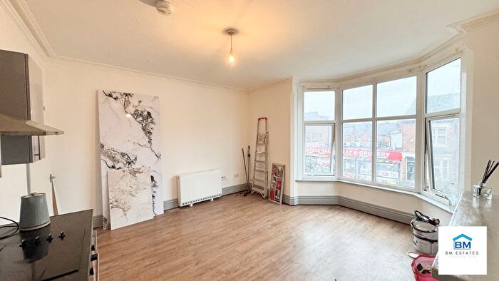 2 Bedroom Flat To Rent In Fosse Road North, Leicester, LE3