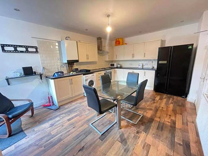 6 Bedroom House To Rent In Roberts Avenue, Manchester, M14
