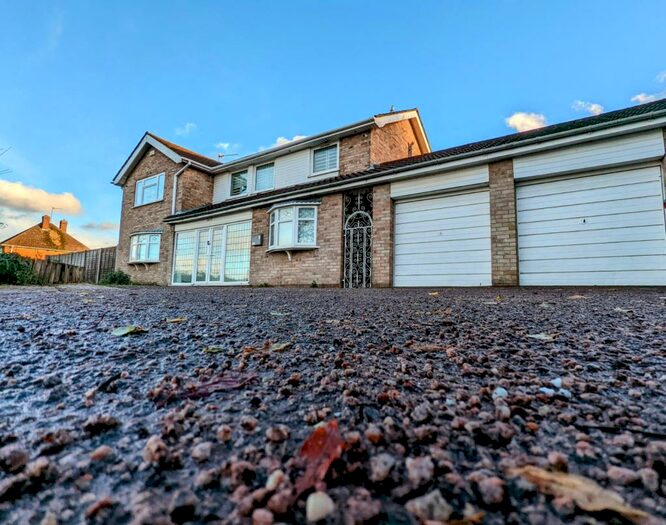 6 Bedroom House To Rent In Harlaxton Road, Grantham, NG31