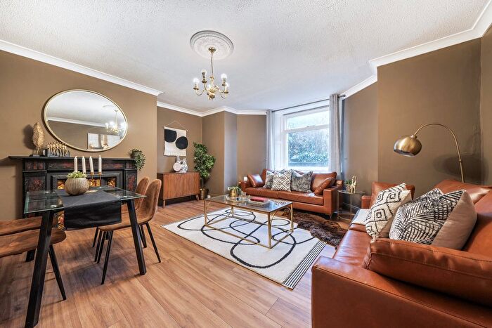 2 Bedroom Flat For Sale In Cambridge Park, Redland, BS6