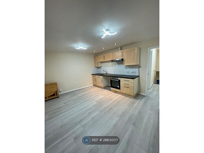 1 Bedroom Flat To Rent In Worplesdon Road, Guildford, GU2