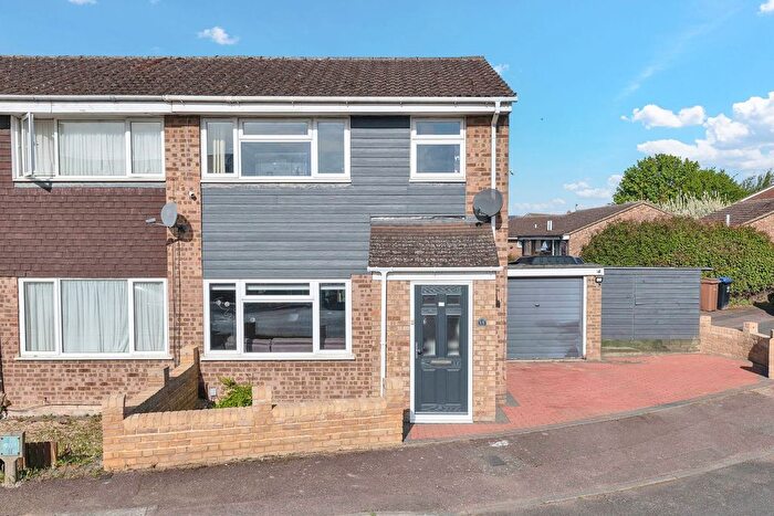 3 Bedroom Semi-detached House For Sale In Thackeray Close, Royston, SG8