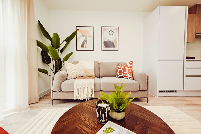 2 Bedroom Flat To Rent In Goodwin Close, Derby, DE1