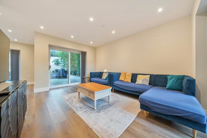 5 Bedroom Semi-Detached House To Rent In Davison Close, Greenwich, SE13