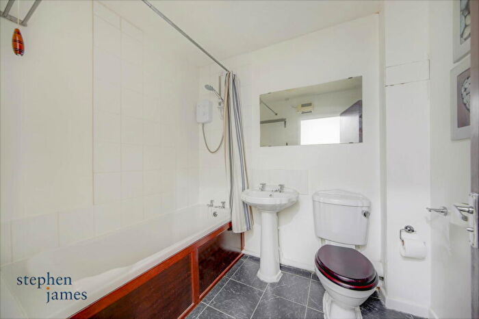 1 Bedroom Flat To Rent In Astra Apartments, Globe Road, London, E2